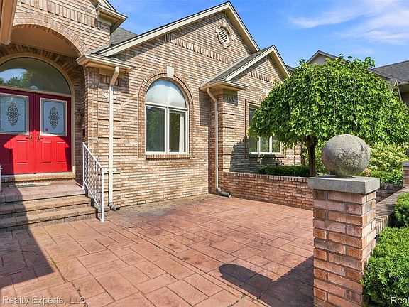 2nd image of 49147 Dunhill Dr