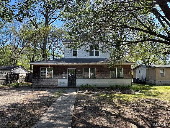 3rd image of 400 N Oak St