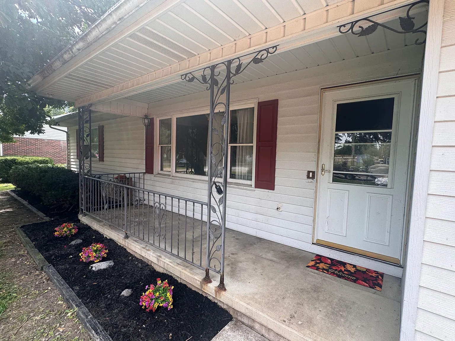 3 bed, 1172 sqft, $1,700 — Photo 1