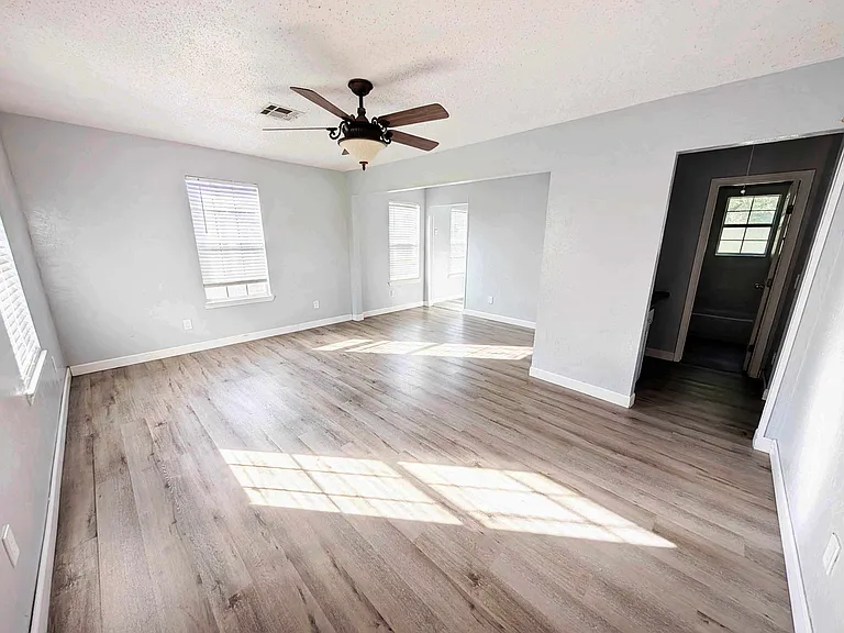 616 Lions Park Pl — Photo 3