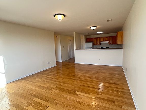 4th image of 478 Essex St APT L