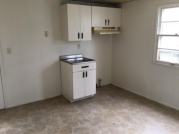 3rd image of 2022 W Gilbert Ave
