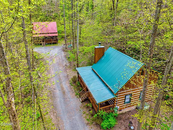 2nd image of 1647/1649 Bear Valley Rd