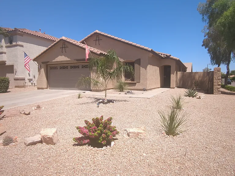 906 E Desert Rose Trl — Photo 1