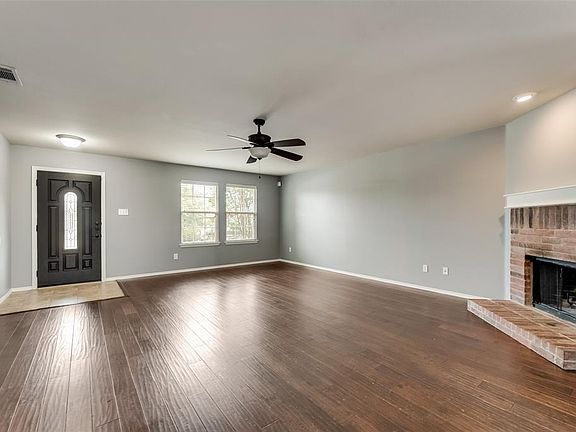 3rd image of 34 Larkspur Dr