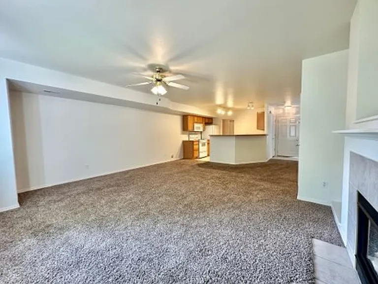 382-84 E Leadora Ln #86 — Photo 2