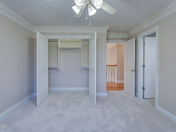 39th image of 405 Heather View Dr
