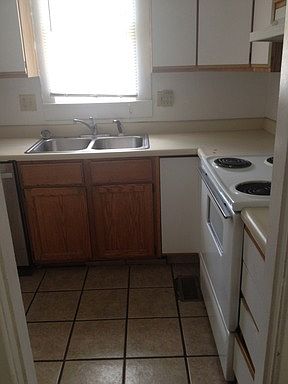 5th image of 2103 Summit St
