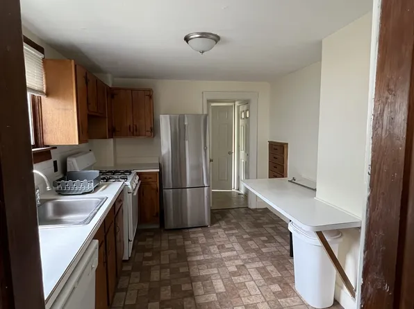 22 Daniels Ct #1, Waltham, MA 02453