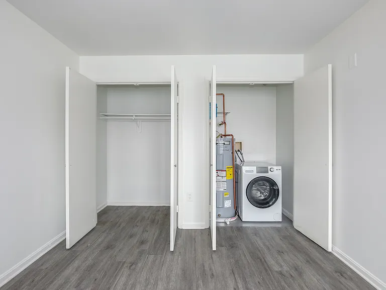 Crain Flats Apartments — Photo 11
