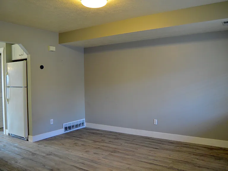 1527 Talon Dr — Photo 2