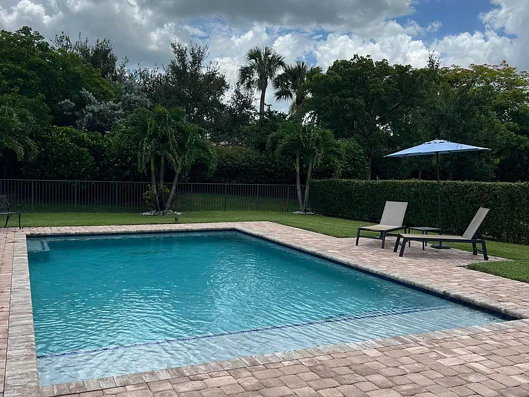 8720 E Baypoint Cir — Photo 1