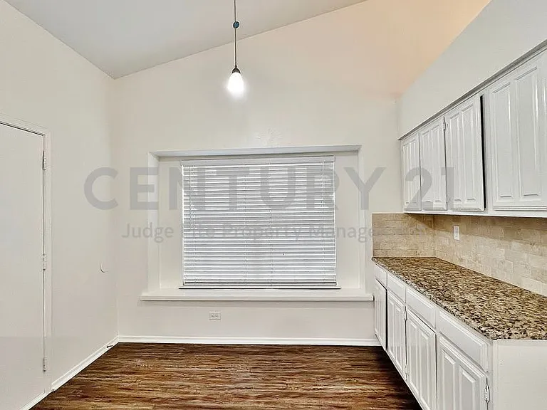 1028 Whitewater Trl — Photo 7
