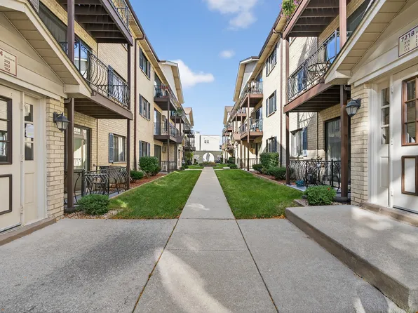 7218 W Wrightwood Ave APT 111, Elmwood Park, IL 60707
