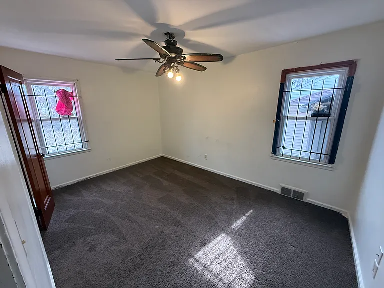 9030 Plainview Ave — Photo 8