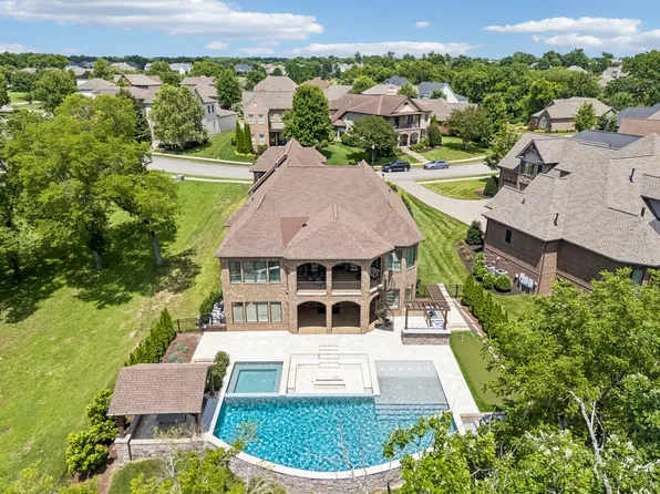 1149 McCrory Cir, Gallatin, TN 37066