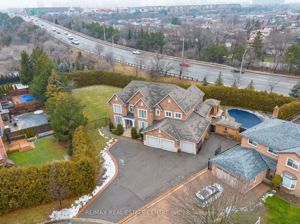 2489 Olinda Ct, Mississauga, ON L5C 4P5