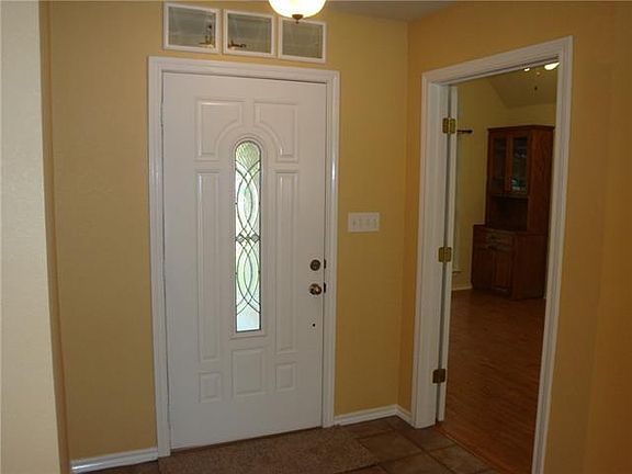 3rd image of 101 Woodbine Ct