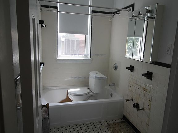 2nd image of 37 Auburn St #3OJ