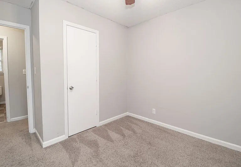 398 Louise Ln — Photo 8