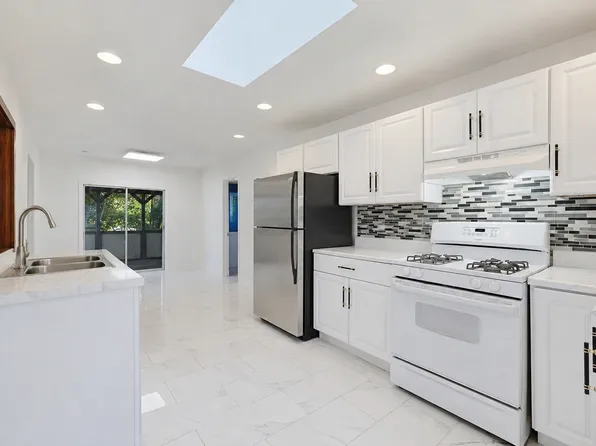 11 3rd Ave, North Chelmsford, MA 01863