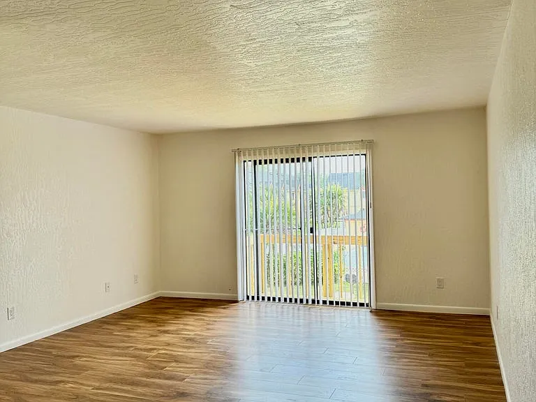 2100 Forest Knoll Dr NE #202 — Photo 11