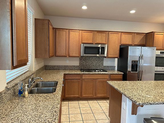 5th image of 644 W Huntington Ave