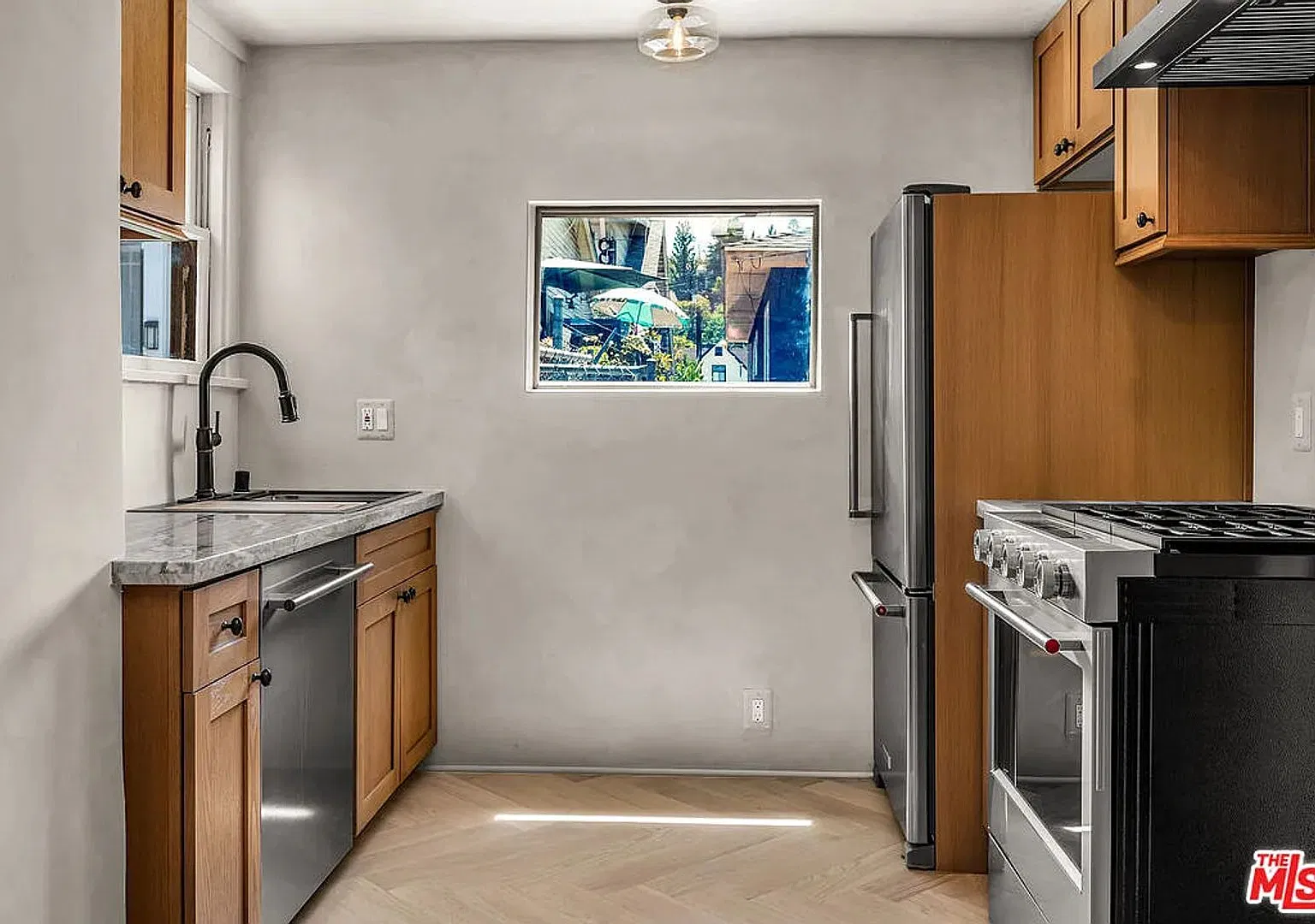 215 Newland Street — Photo 4