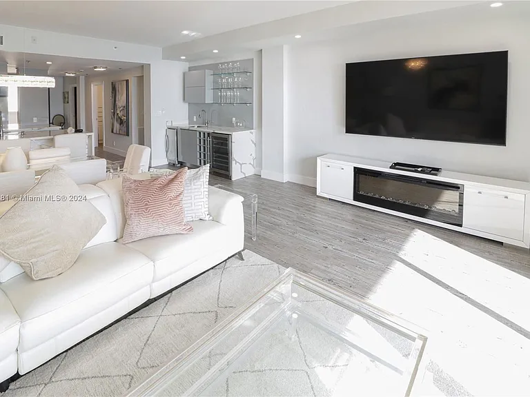 2235 Fisher Island Dr — Photo 7