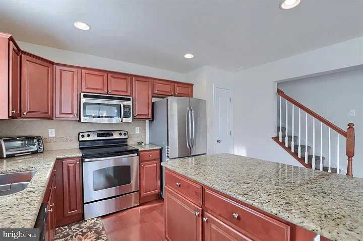 3 bed, 2.5 bath, 2096 sqft, $2,150 — Photo 3