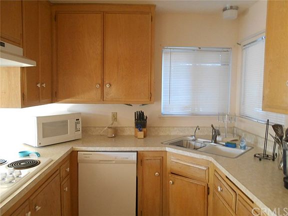 2nd image of 460 Broadway Ave