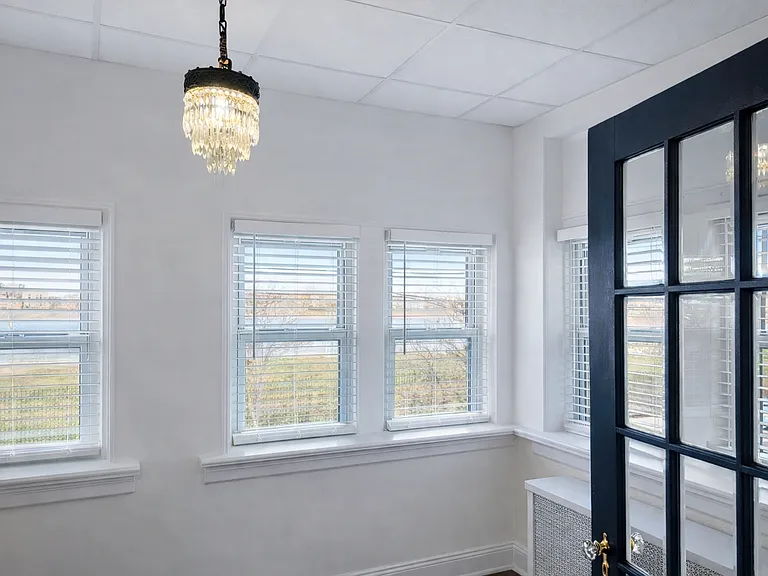4-season sunroom/dining room with panoramic views of Manhattan skyline & Reservoir