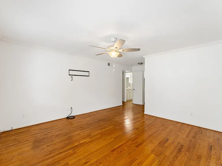 359 N Post Oak Ln #127 — Photo 15