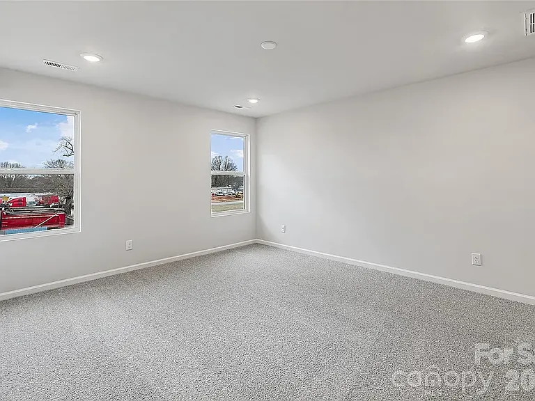 520 Bond St — Photo 15