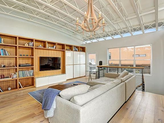 2nd image of 630 Rose Ave APT 1