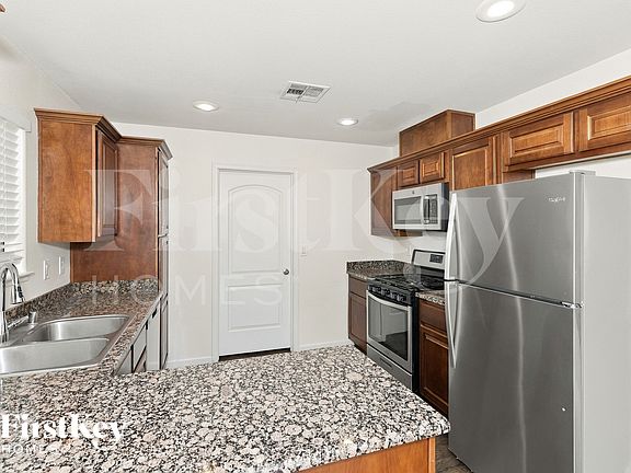 5th image of 2045 Houdini St