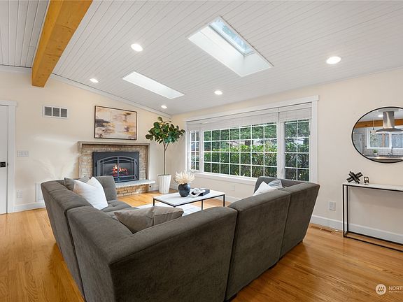 4th image of 1205 165th Avenue SE
