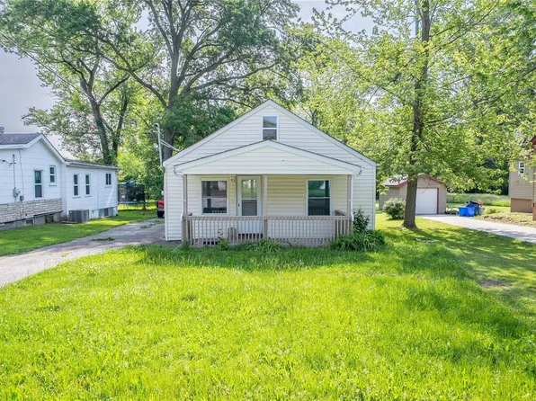 18 Shumate Ave, Maryland Heights, MO 63043