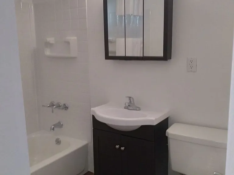 Creswood Apartments- Come home to Convenience! — Photo 32