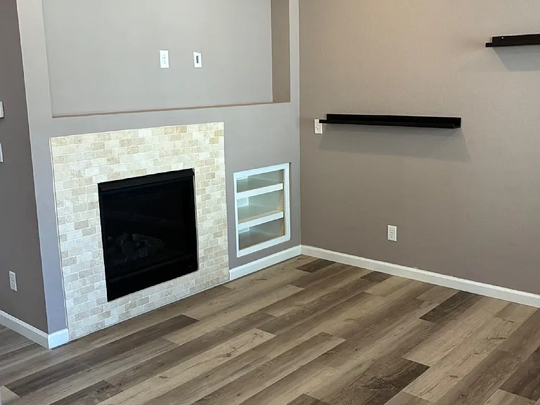 9077 E Phillips Ln — Photo 2