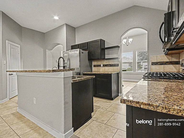 6911 Rosemont Ct — Photo 15
