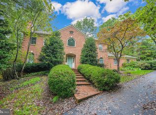 2096 Hunters Crest Way, Vienna, VA 22181
