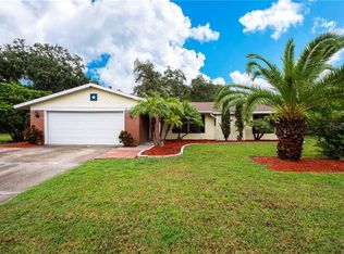 1110 Thornwood Dr, Oldsmar, FL 34677