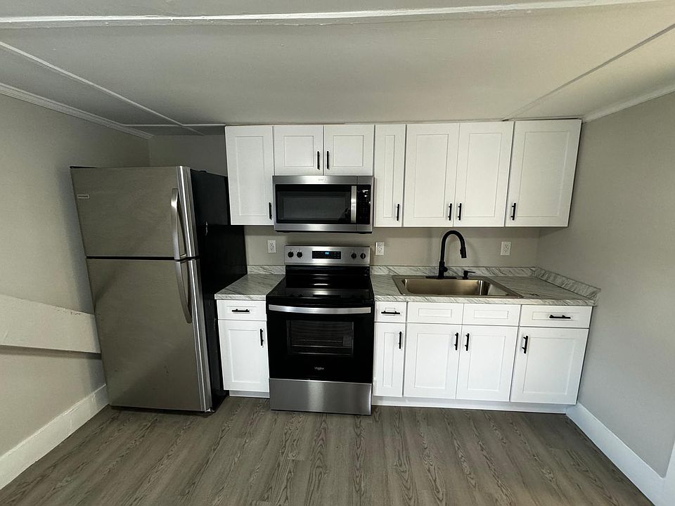 2nd image of 5 Drake Dr #5