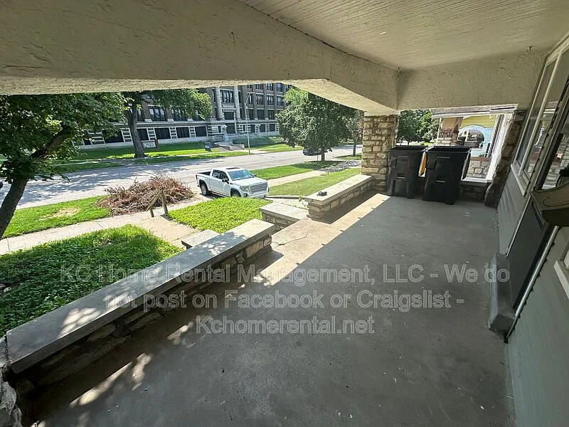 3 bed, 2.0 bath, 1566 sqft, $1,350 — Photo 4