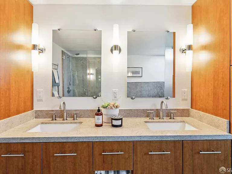 Master vanity