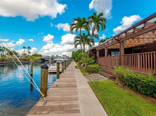 2621 S Parkview Dr, Hallandale, FL 33009