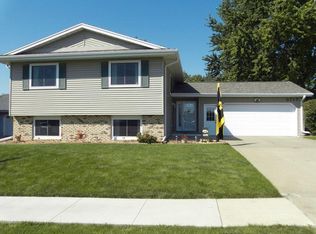 3717 Southlawn Rd, Cedar Falls, IA 50613