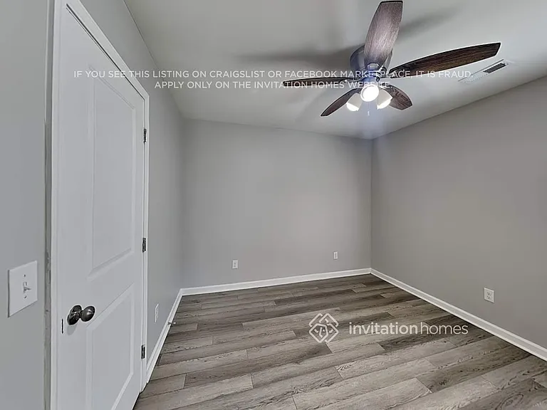 1125 Roberts St — Photo 11