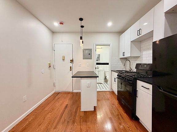 4th image of 213 E 25th St APT 1C